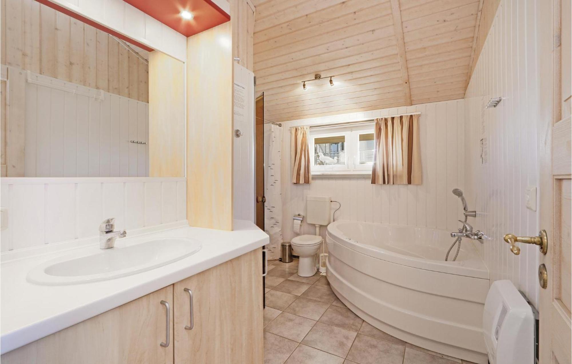 2 Bedroom Nice Home In Rechlin Ngoại thất bức ảnh